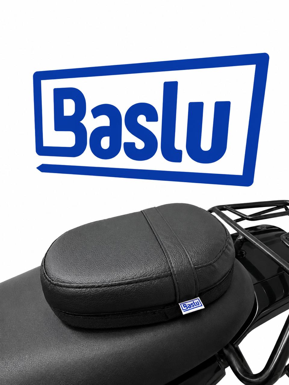Almofada Garupa Baslu na cor preta instalada no banco traseiro da moto