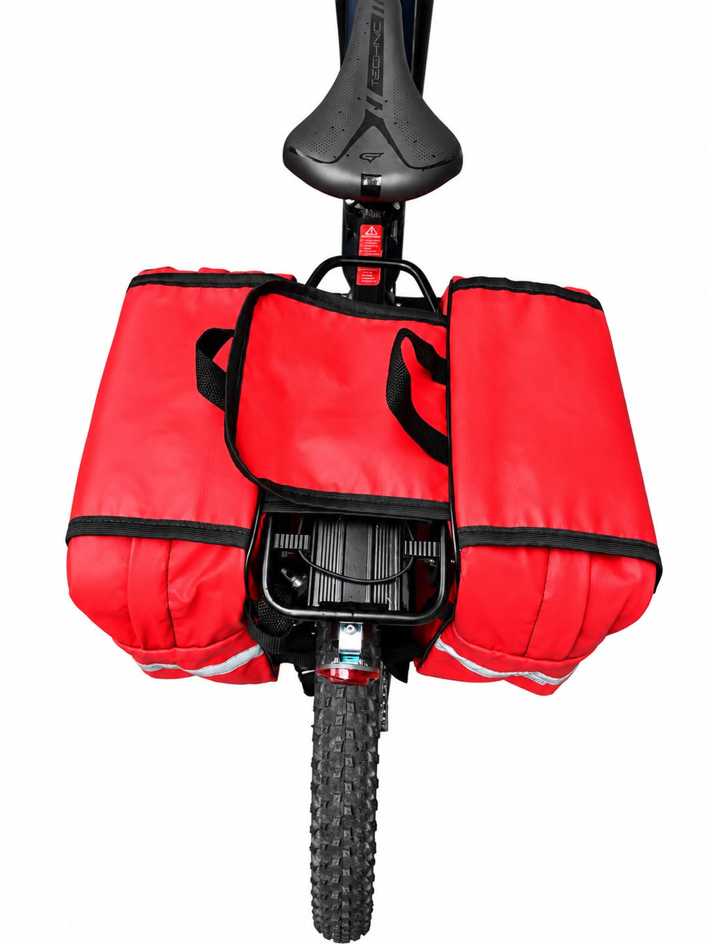 Alforje 40L Bike Baslu vermelho instalado na bicicleta, vista traseira