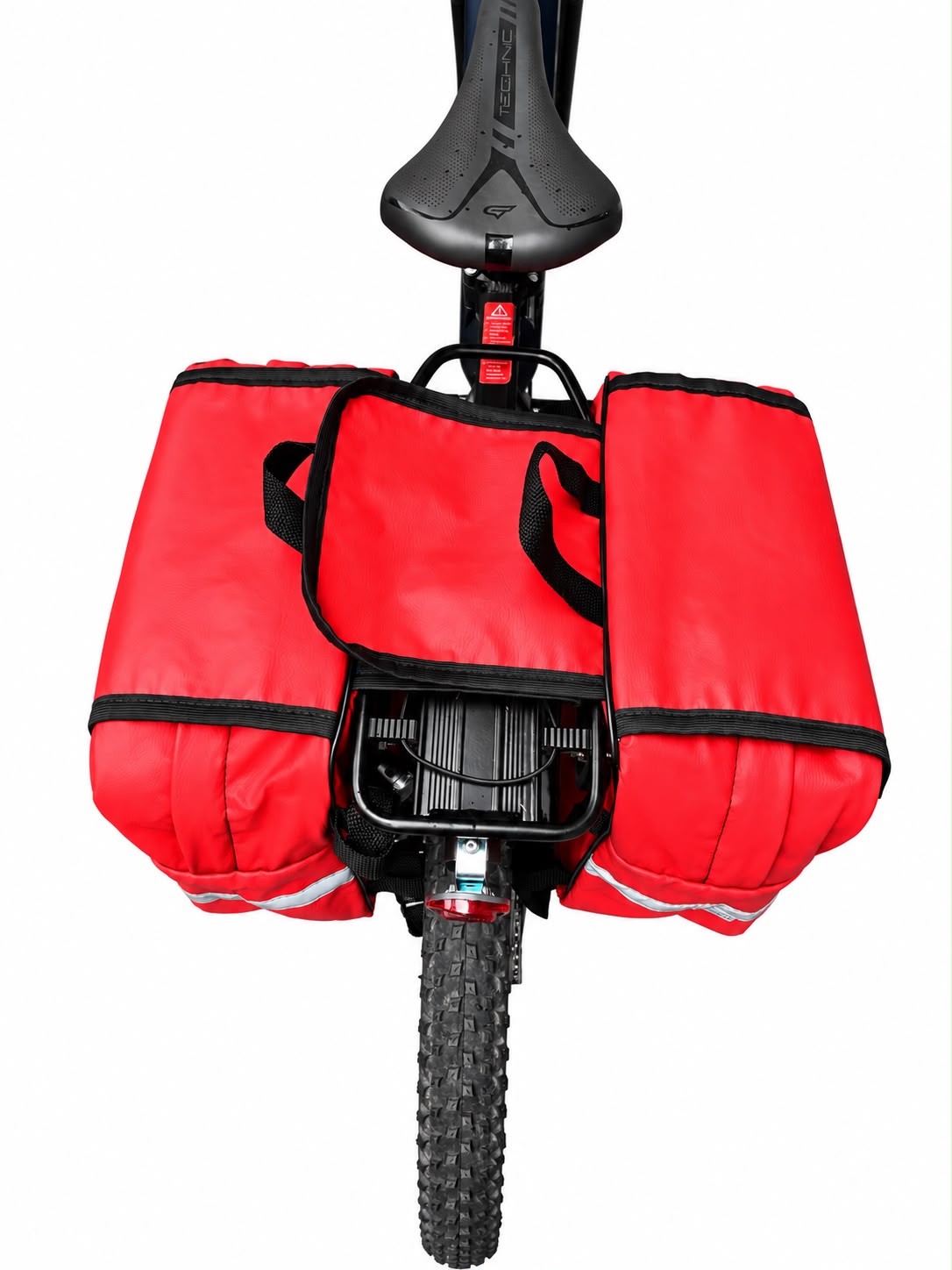 Alforje 40L Bike Baslu vermelho instalado na bicicleta, vista traseira