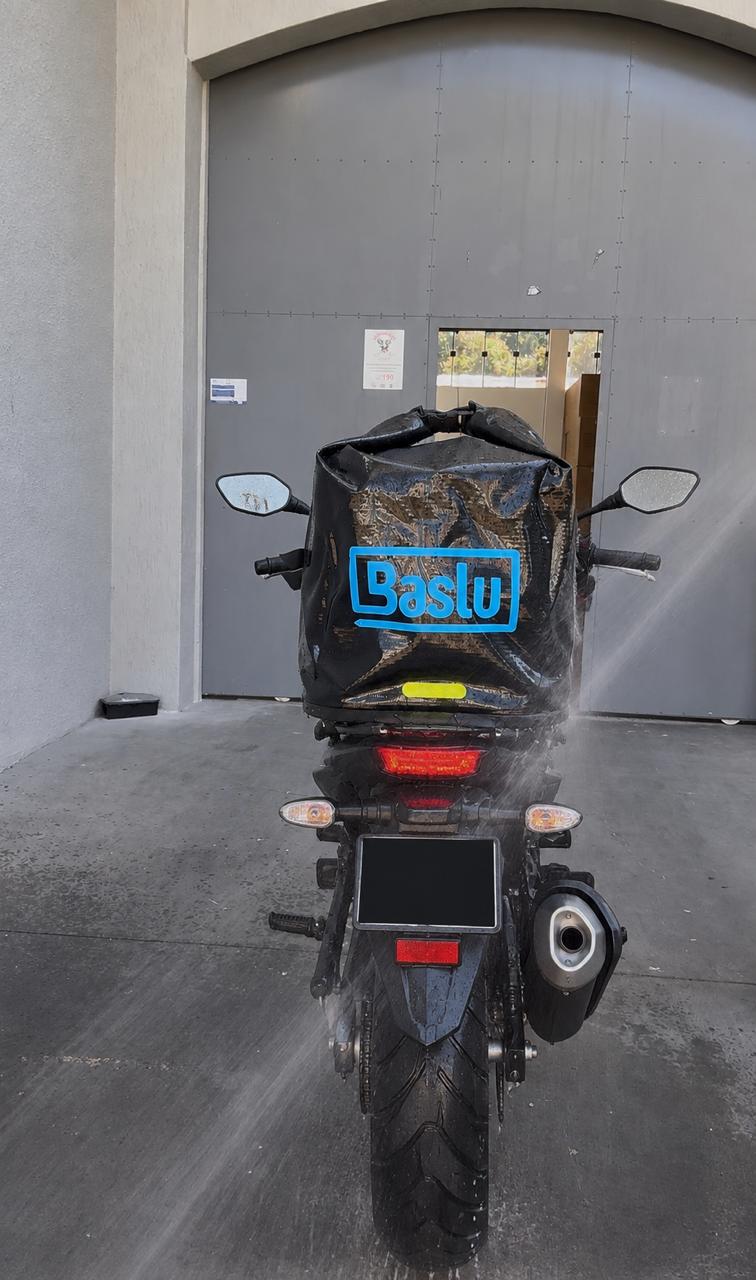 Baú Flexível Baslu cheio, pronto para transportar encomendas