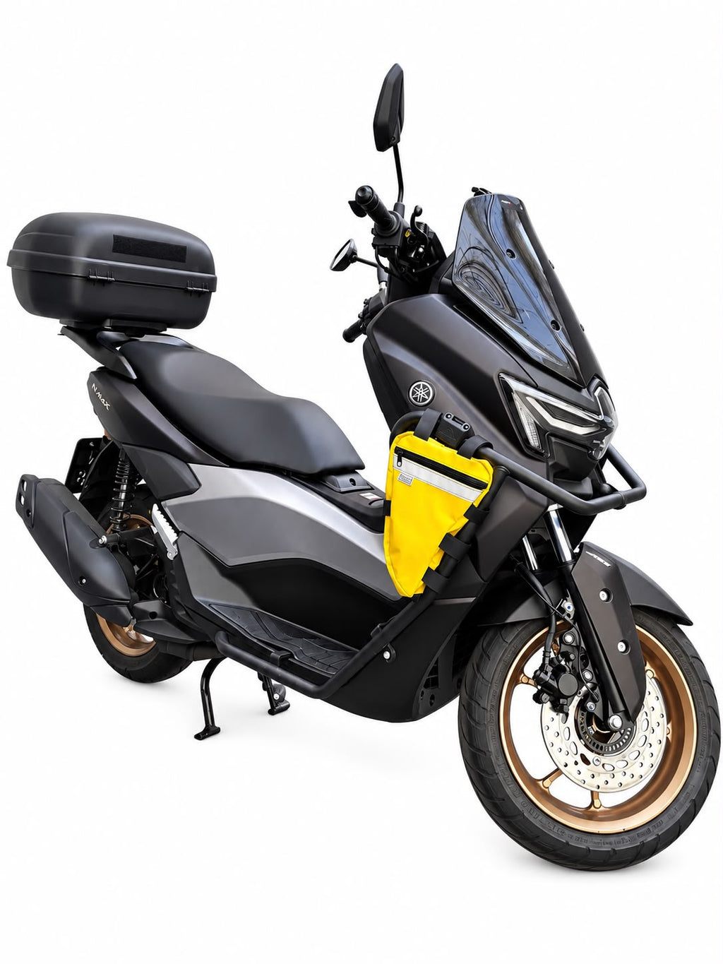 Alforje frontal para carenagem Baslu amarelo instalado na moto, detalhe lateral