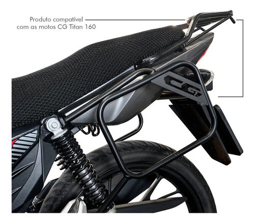 Afastador de alforge instalado na Honda CG Titan 160, sob o banco da moto