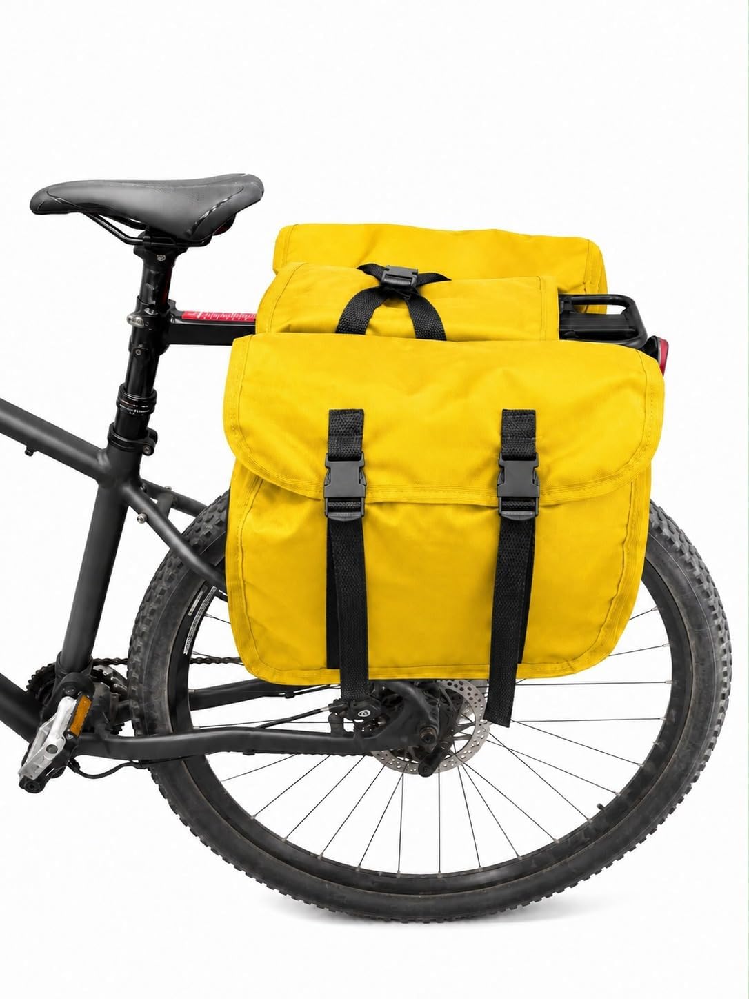 Alforge Bike 60L Baslu amarelo instalado no bagageiro traseiro da bicicleta