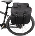 Alforge Bike 60 Litros Baslu preto instalado no bagageiro traseiro da bicicleta, vista lateral