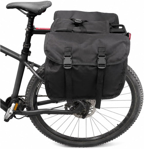 Alforge Bike 60 Litros Baslu preto instalado no bagageiro traseiro da bicicleta, vista lateral