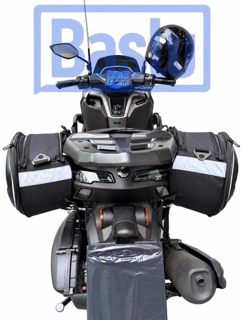 Alforje Baslu 58 litros instalado na moto, vista frontal com capacete no guidao