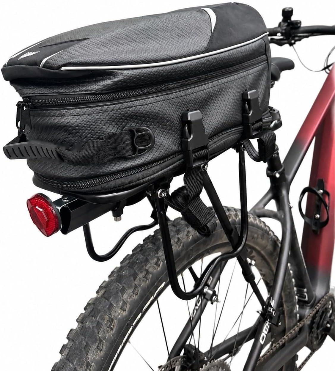Bolsa baú Baslu 21L preta presa no bagageiro traseiro de uma bicicleta