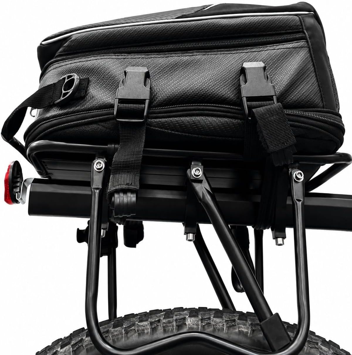 Detalhe das presilhas de fixação da bolsa baú Baslu no bagageiro da bike