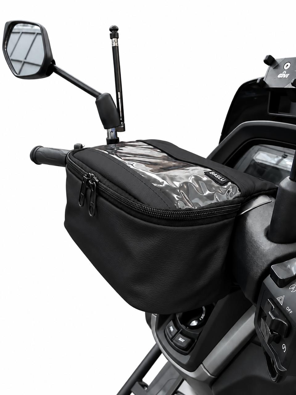 Bolsa de guidão para moto e scooter Baslu na cor preta instalada no guidão