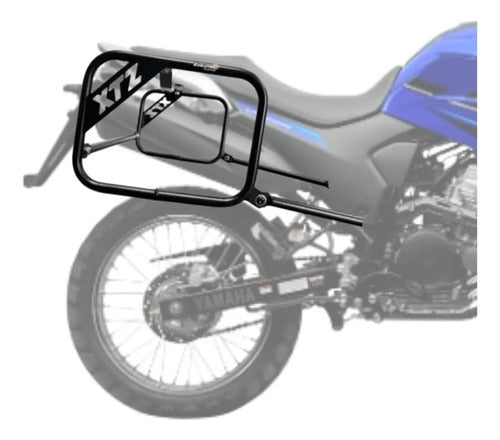 Afastador de alforge Lander 250 XTZ do kit, visto na traseira da moto
