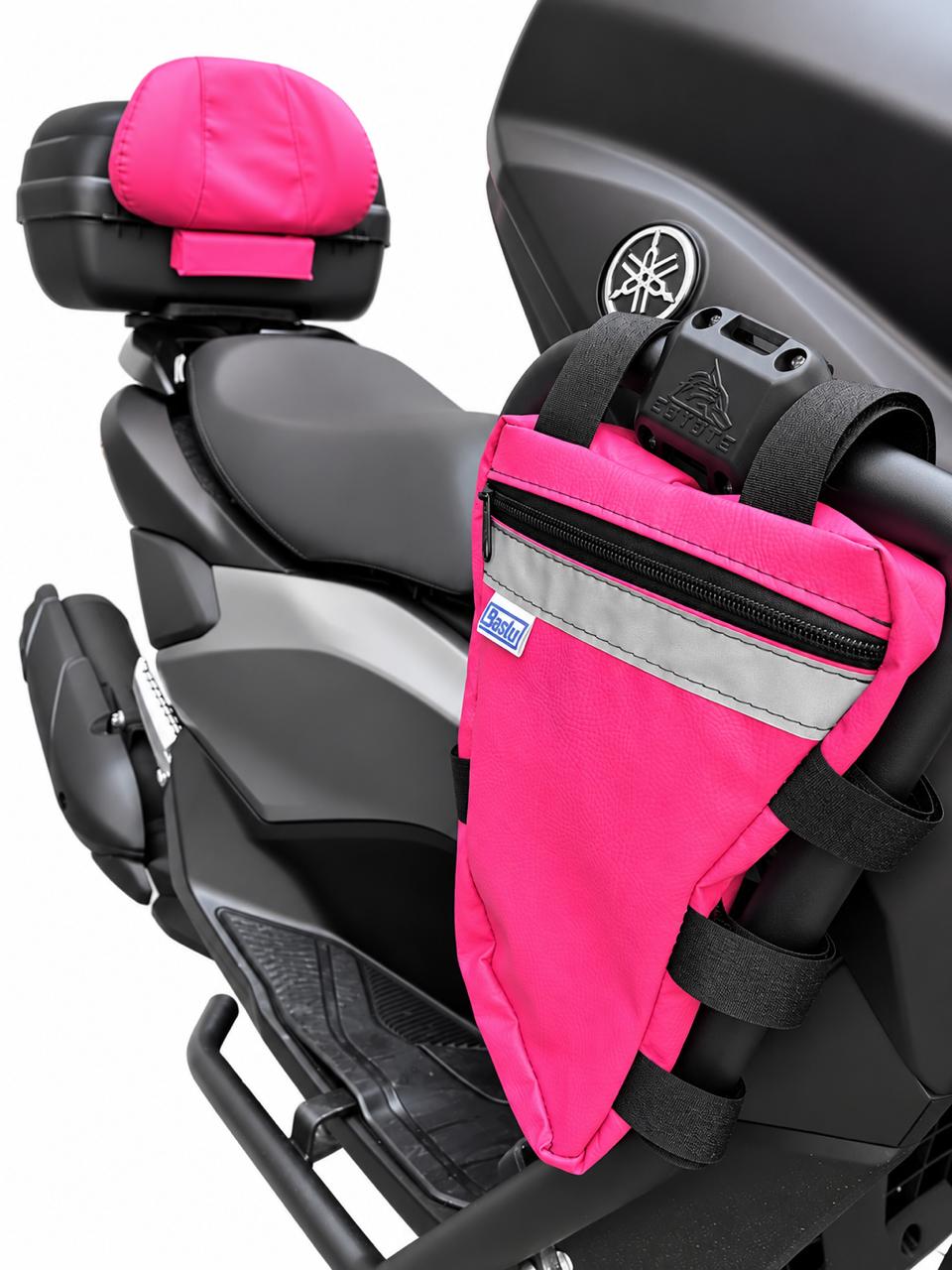 Kit Encosto Premium + Alforje Frontal em V Baslu pink instalado na moto, vista lateral