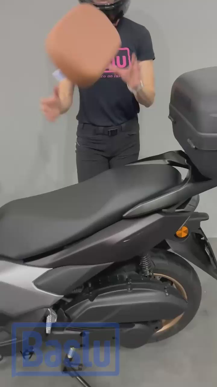 Vídeo demonstrativo do encosto almofada pink Baslu, mostrando acabamento e fixação no bauleto