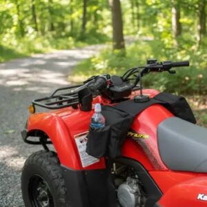 Bolsa de tanque para quadriciclo Baslu desenvolvida para oferecer praticidade, organização e proteção no uso off-road e no dia a dia. Compatível com diversos modelos de quadriciclos vendidos no Brasil, como Honda FourTrax, Yamaha Grizzly, Yamaha Kodiak, Polaris Sportsman, Can-Am Outlander, Can-Am Renegade e CFMOTO CForce. Produzida em material impermeável e resistente, é ideal para trilhas, trabalho rural, aventuras e transporte seguro de objetos com fácil acesso durante a pilotagem.